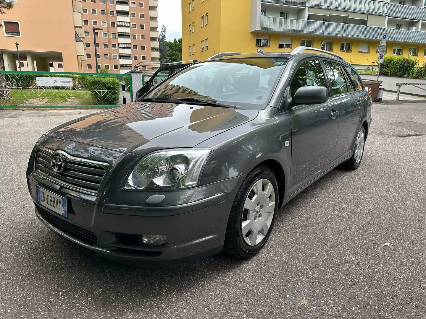 Toyota Avensis Avensis SW 1.8 benzina Szürke - 2