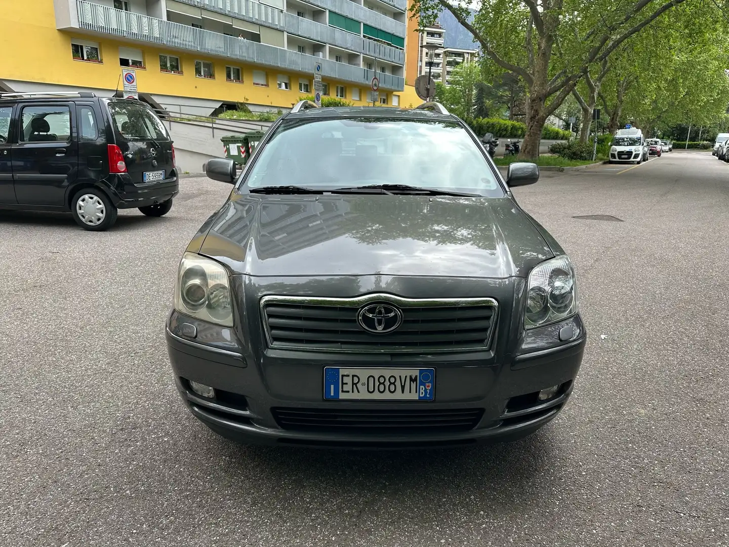 Toyota Avensis Avensis SW 1.8 benzina Szürke - 1