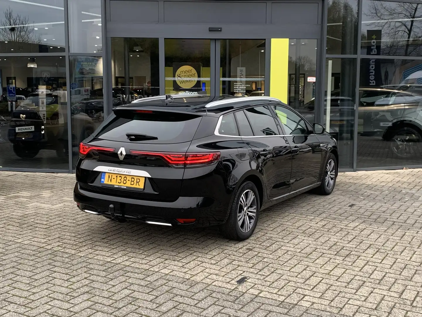 Renault Megane Estate 1.3 TCe 140 pk Intens Renault Mégane Estate Schwarz - 2