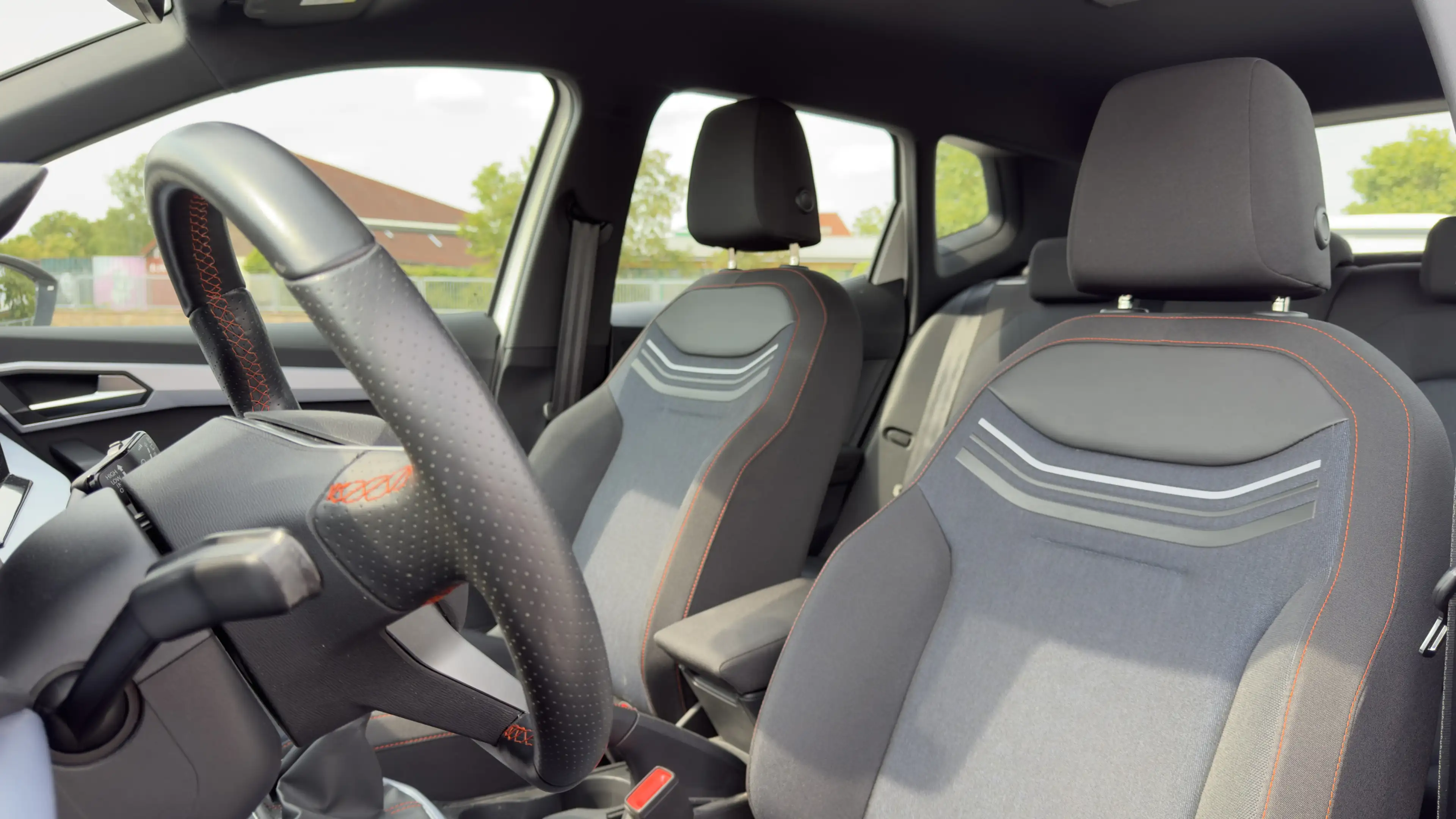 SEAT Arona 1.0 TSI FR Virtual Navi Apps PDC LED — photo 6
