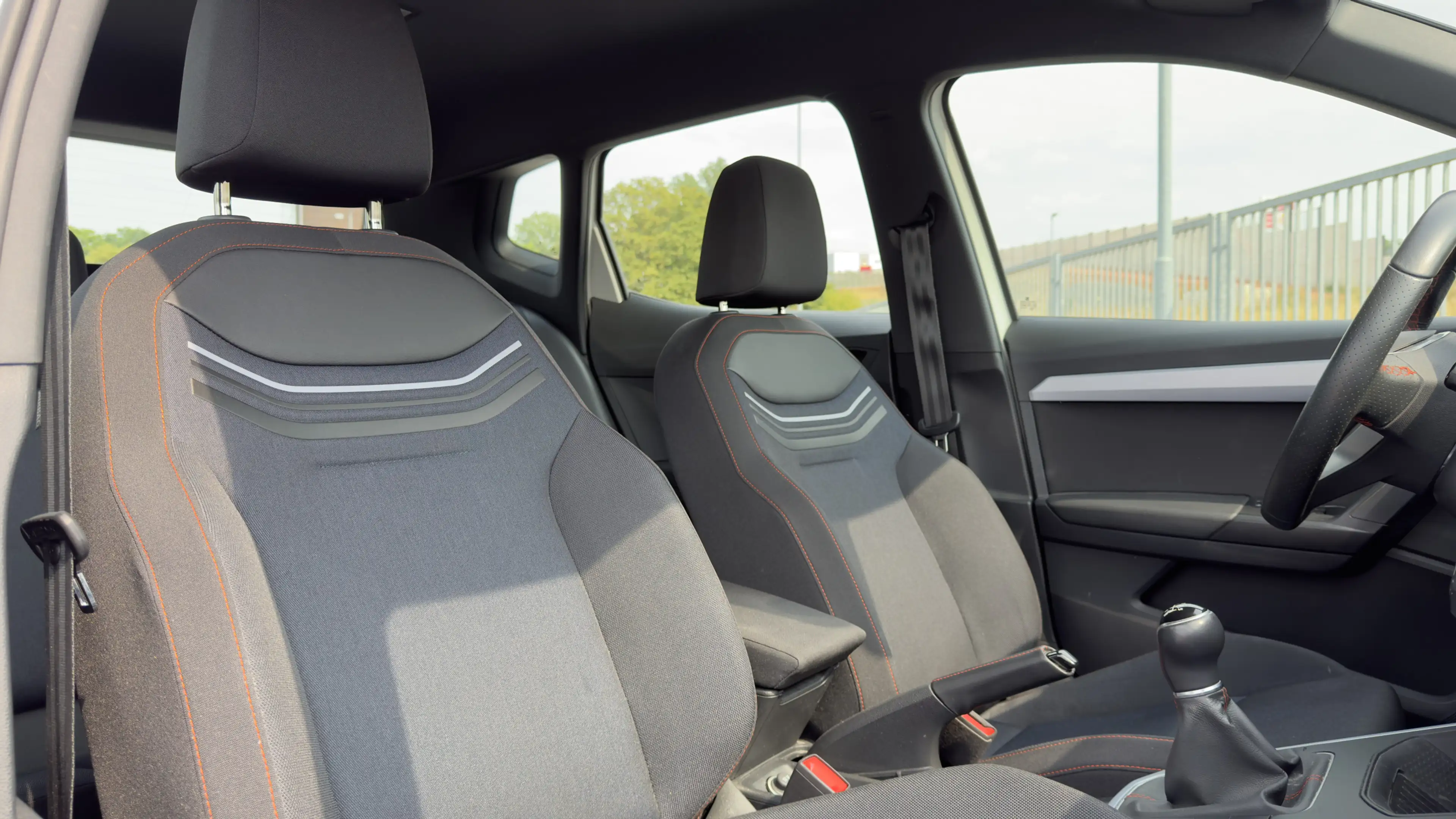 SEAT Arona 1.0 TSI FR Virtual Navi Apps PDC LED — photo 13