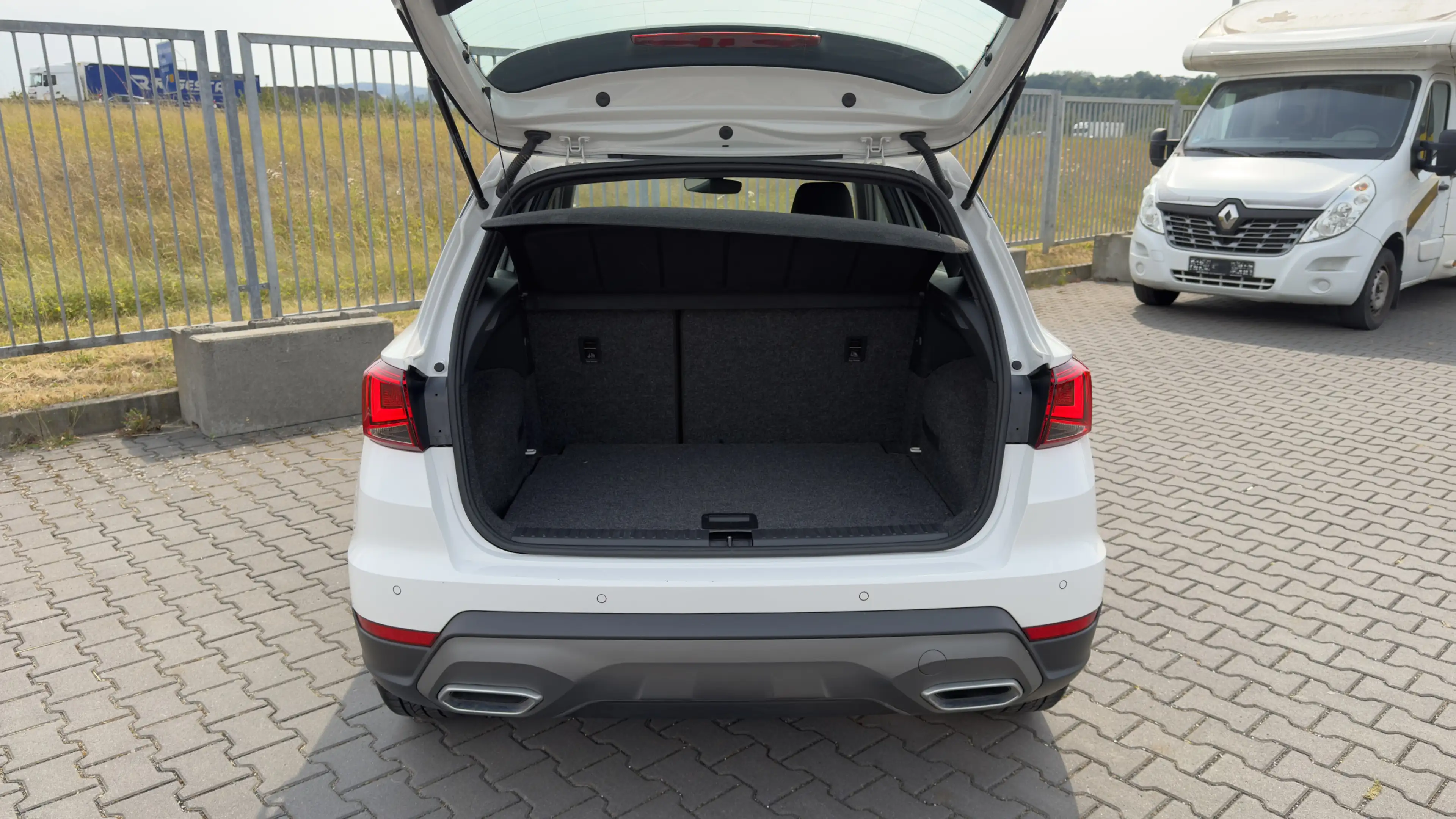 SEAT Arona 1.0 TSI FR Virtual Navi Apps PDC LED — photo 11