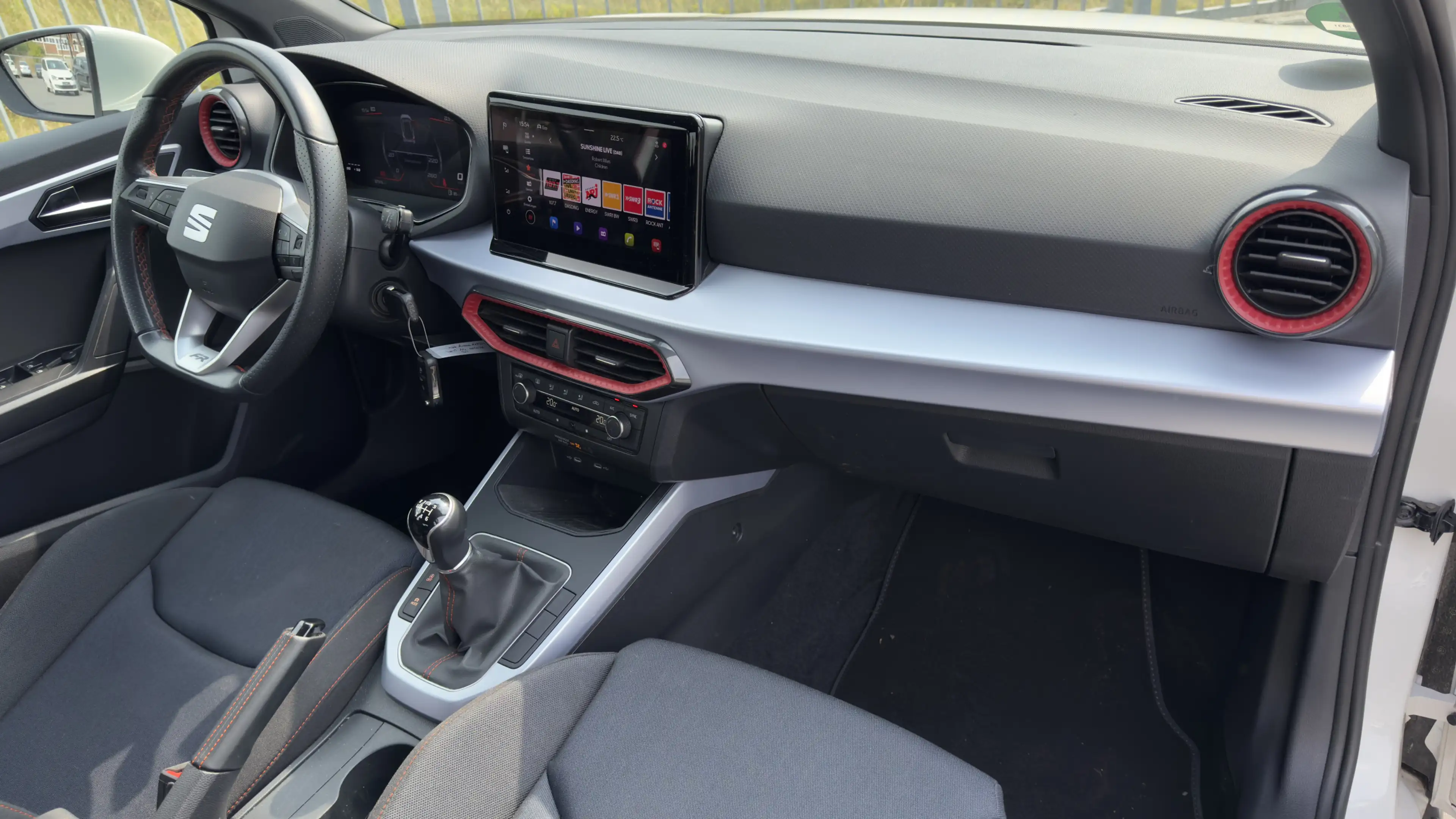 SEAT Arona 1.0 TSI FR Virtual Navi Apps PDC LED — photo 12