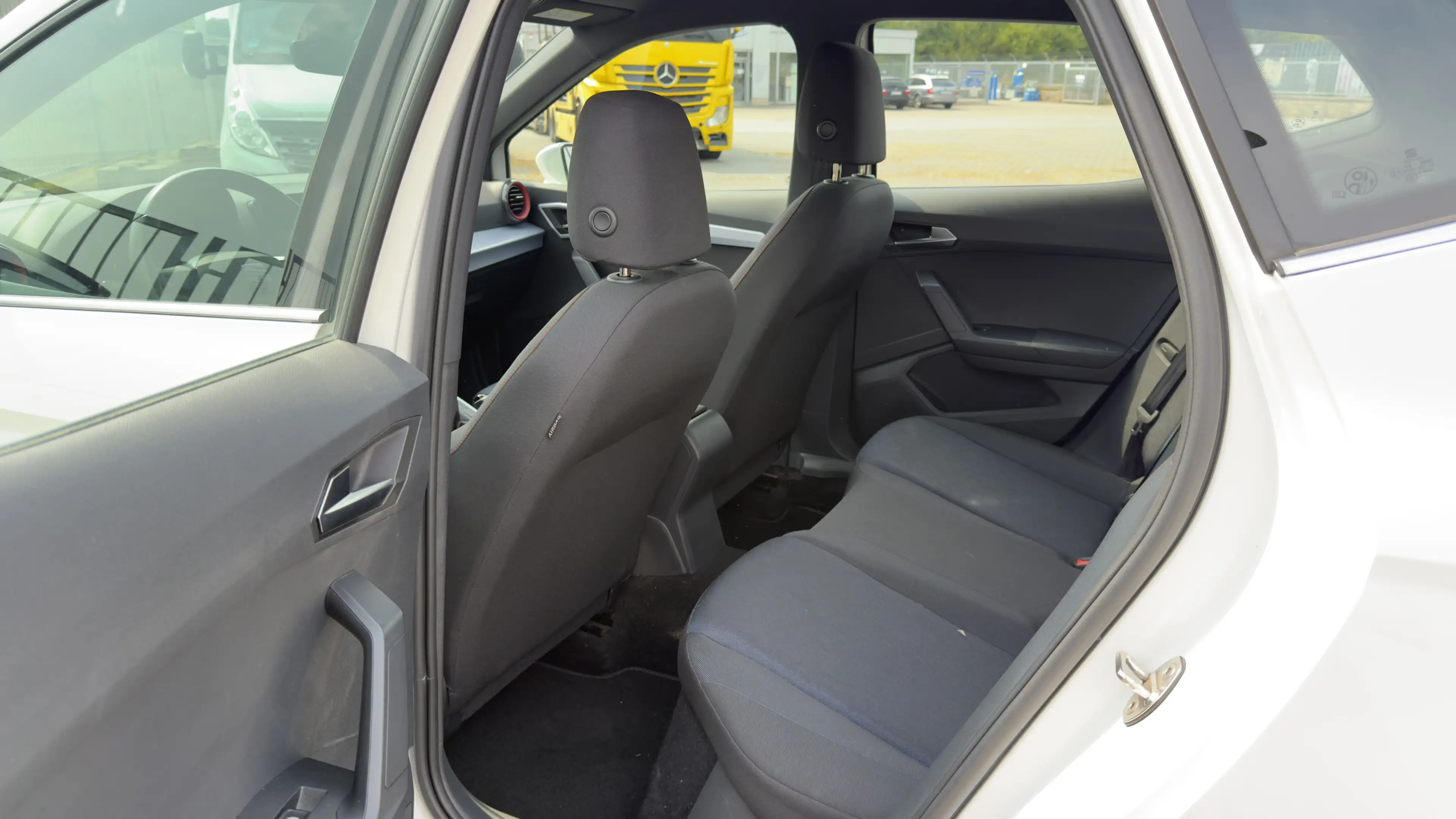 SEAT Arona 1.0 TSI FR Virtual Navi Apps PDC LED — photo 10