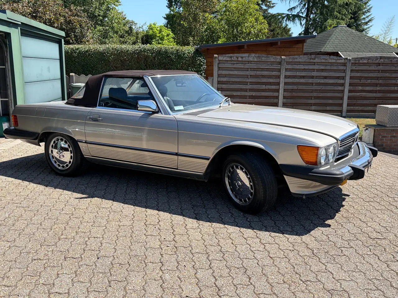Mercedes-Benz 560 SL, foto 1
