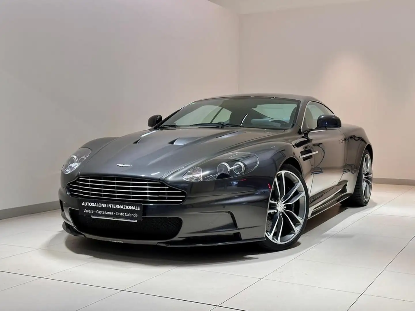 Aston Martin DBS Coupe 6.0 Grau - 1
