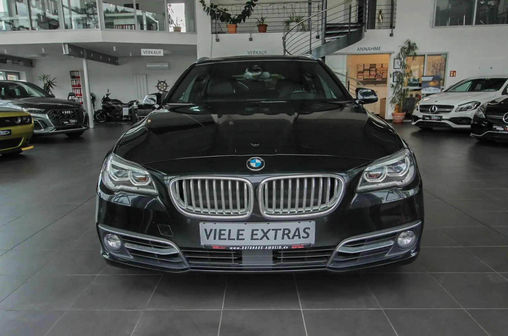 BMW 535 d xDrive Touring Modern line/H&K/HUD/360° Schwarz - 2