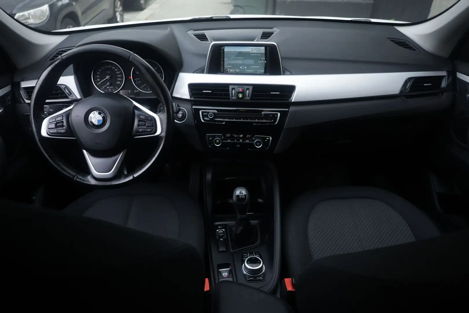 BMW X1 BMW X1 sDrive18d Sport Unicoproprietario Wit - 2
