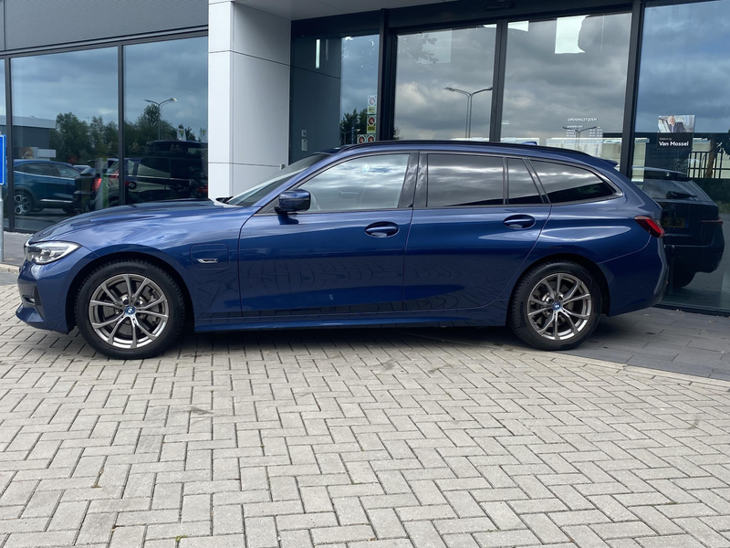 BMW 330 3-serie Touring 330e Business Edition Plus — photo 2