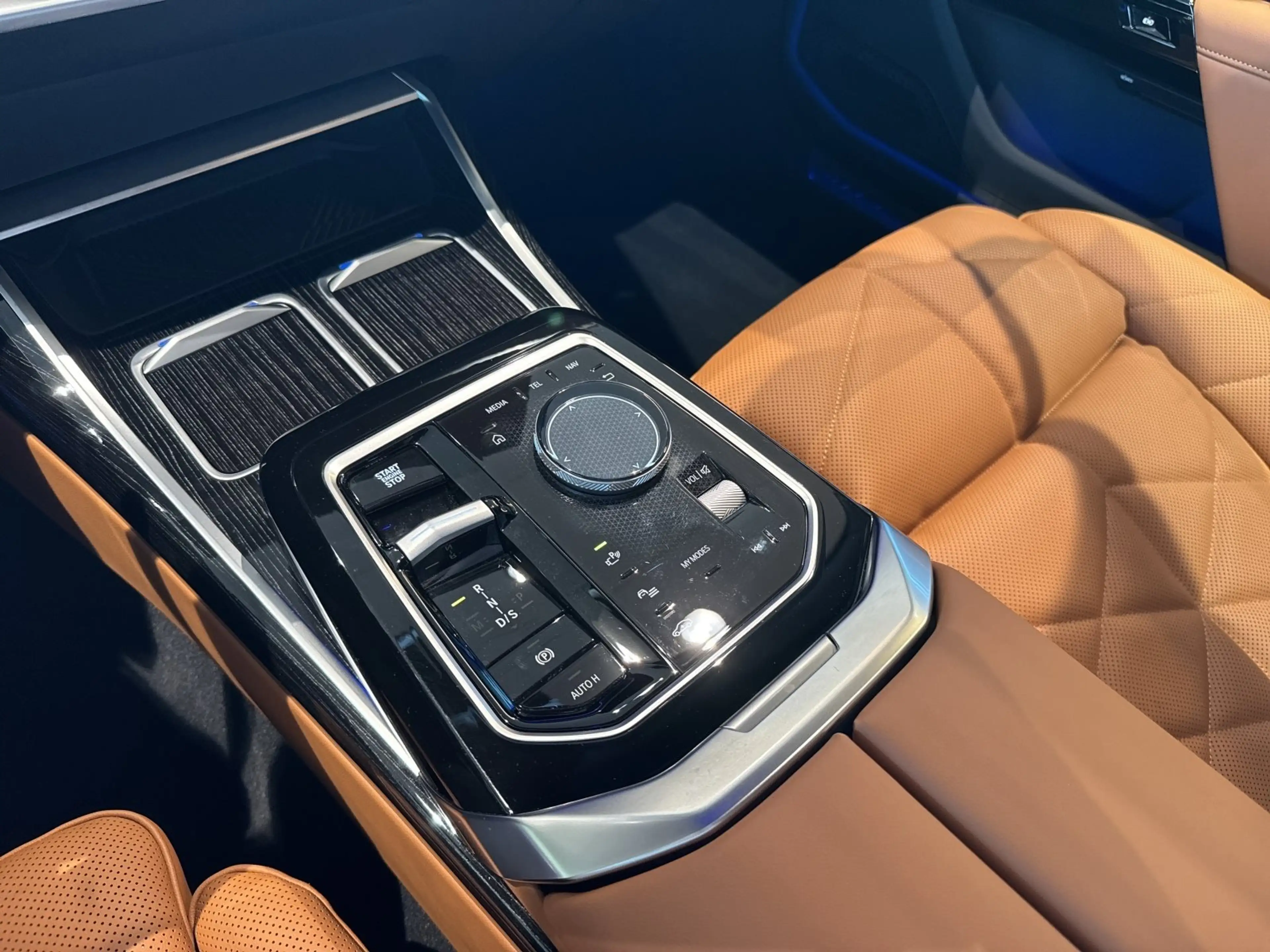 BMW 740 d xDrive Limousine 360° STANDHZ HEAD-UP PANO — photo 13