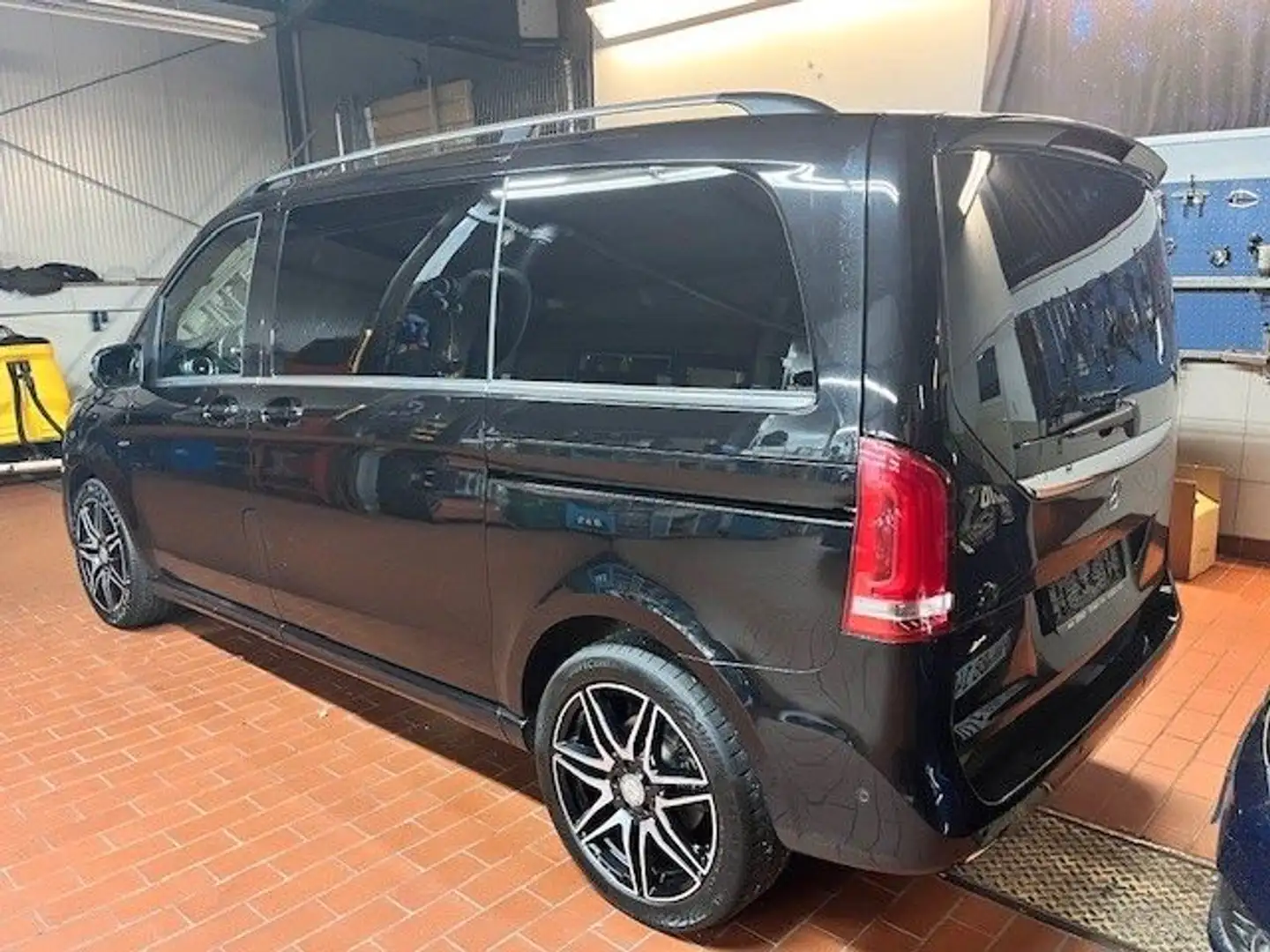 Mercedes-Benz V 250 AVG AMG Kompakt  Allrad  el. Sitze Sound Schwarz - 2