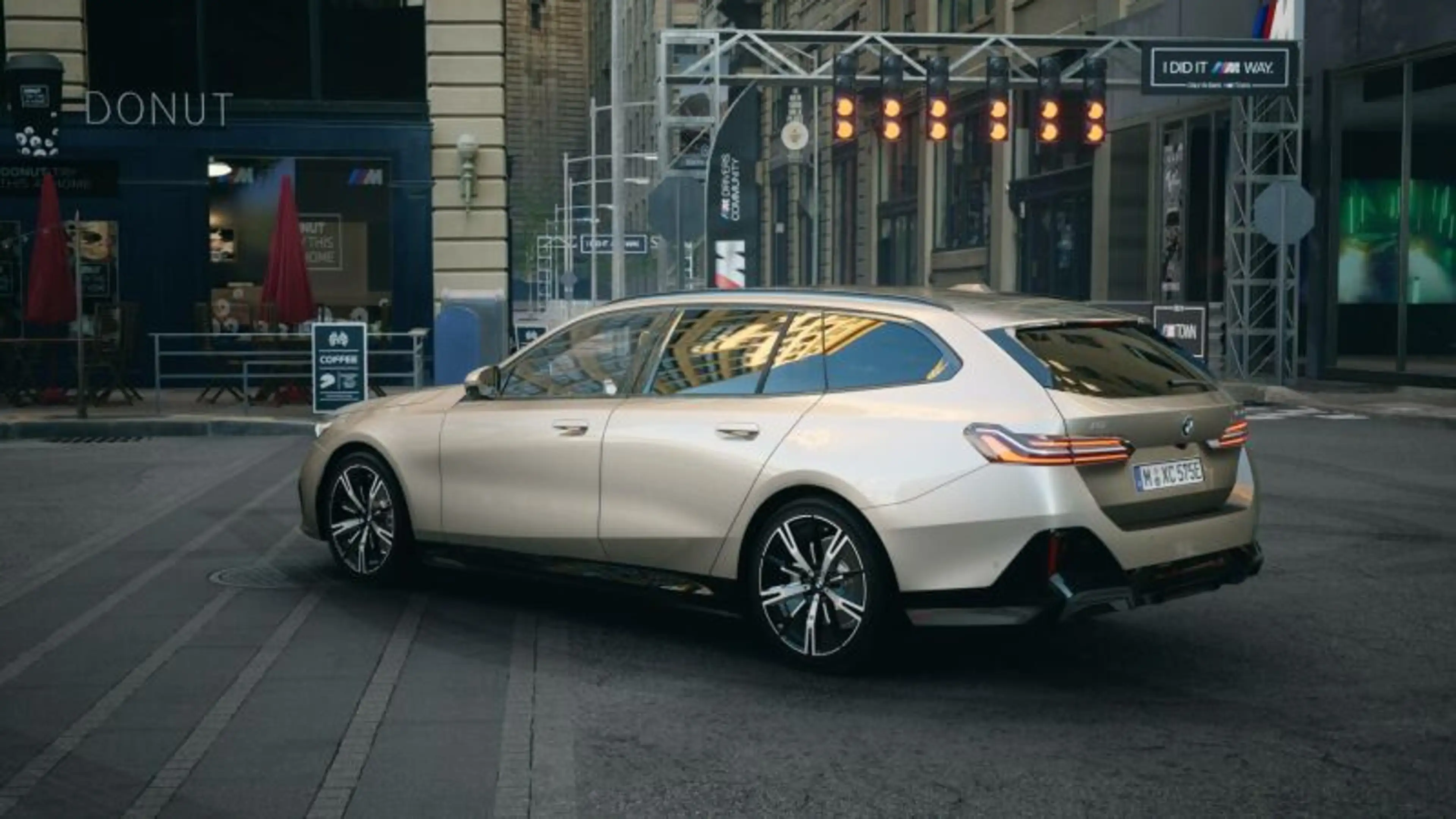 BMW i5 xDrive40 Touring *TOP AUSSTATTUNG* — photo 2