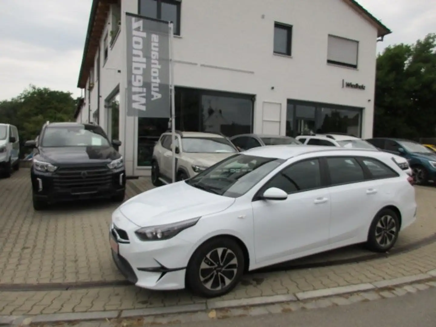 Kia Ceed / cee'd SW 1.5 T-GDI DCT7 OPF Vision Navi Klima Alus PDC Weiß - 1