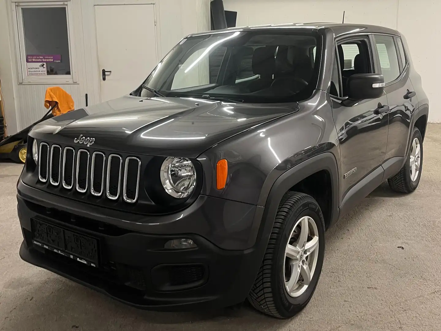 Jeep Renegade Sport FWD Grau - 1