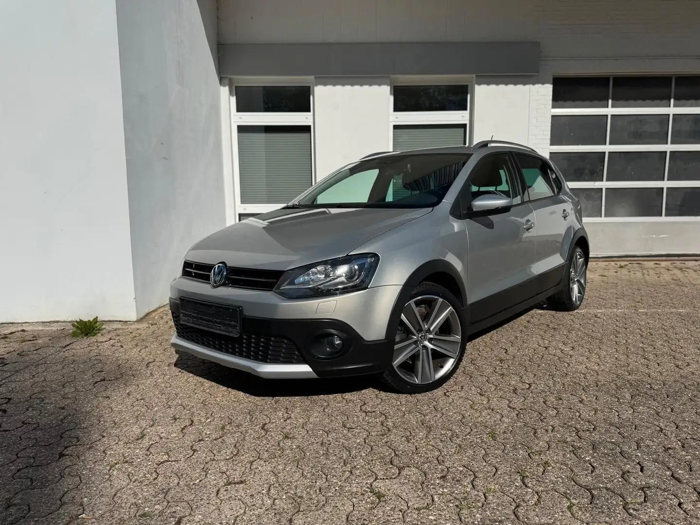 Volkswagen Polo 1.2 TSI Cross 1.Hand Bi-Xenon PDC Navi AHK Beige - 1