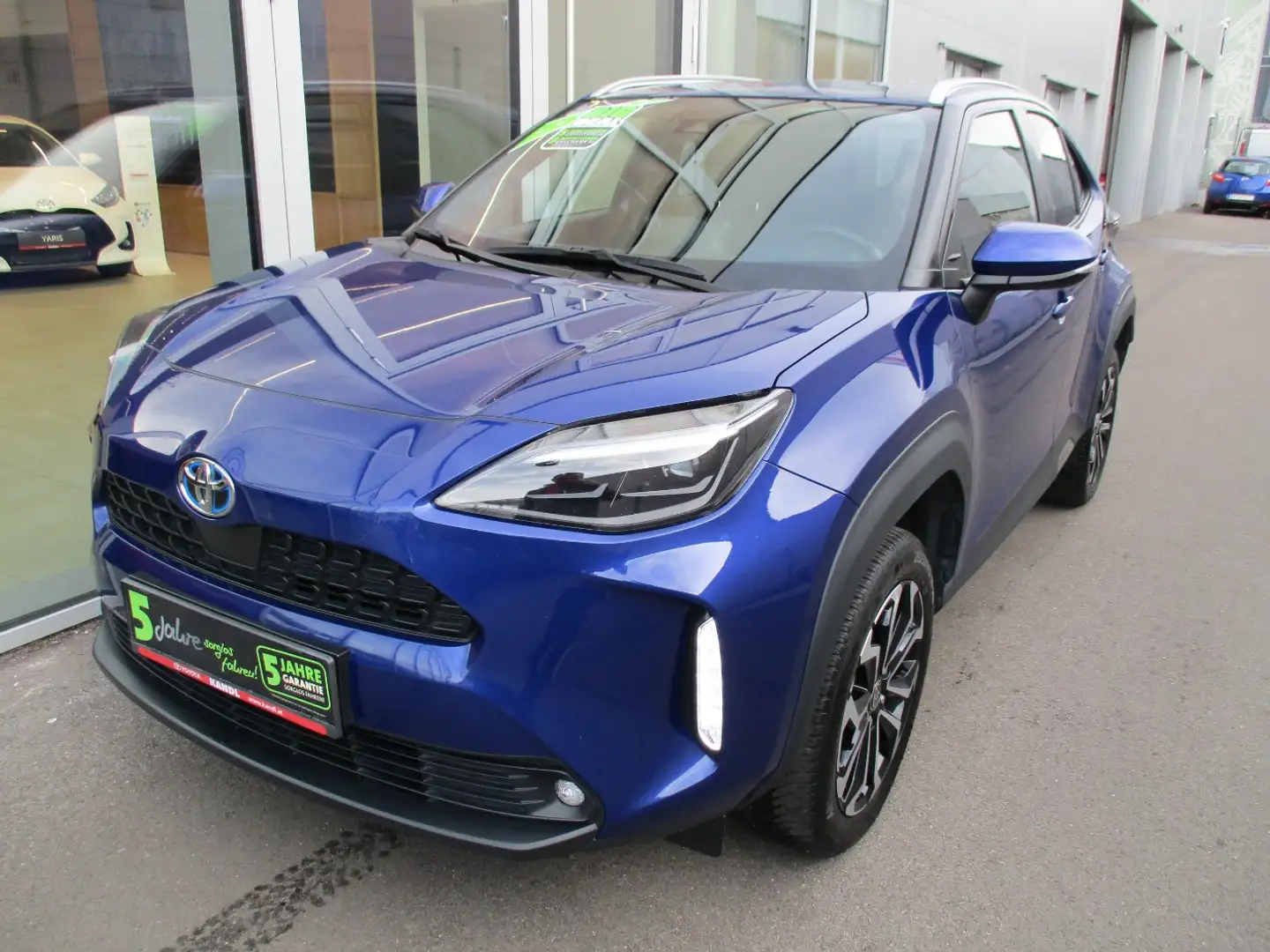 Toyota Yaris Cross 1.5 VVT-i Hybrid Active Drive Aut. Blau - 2