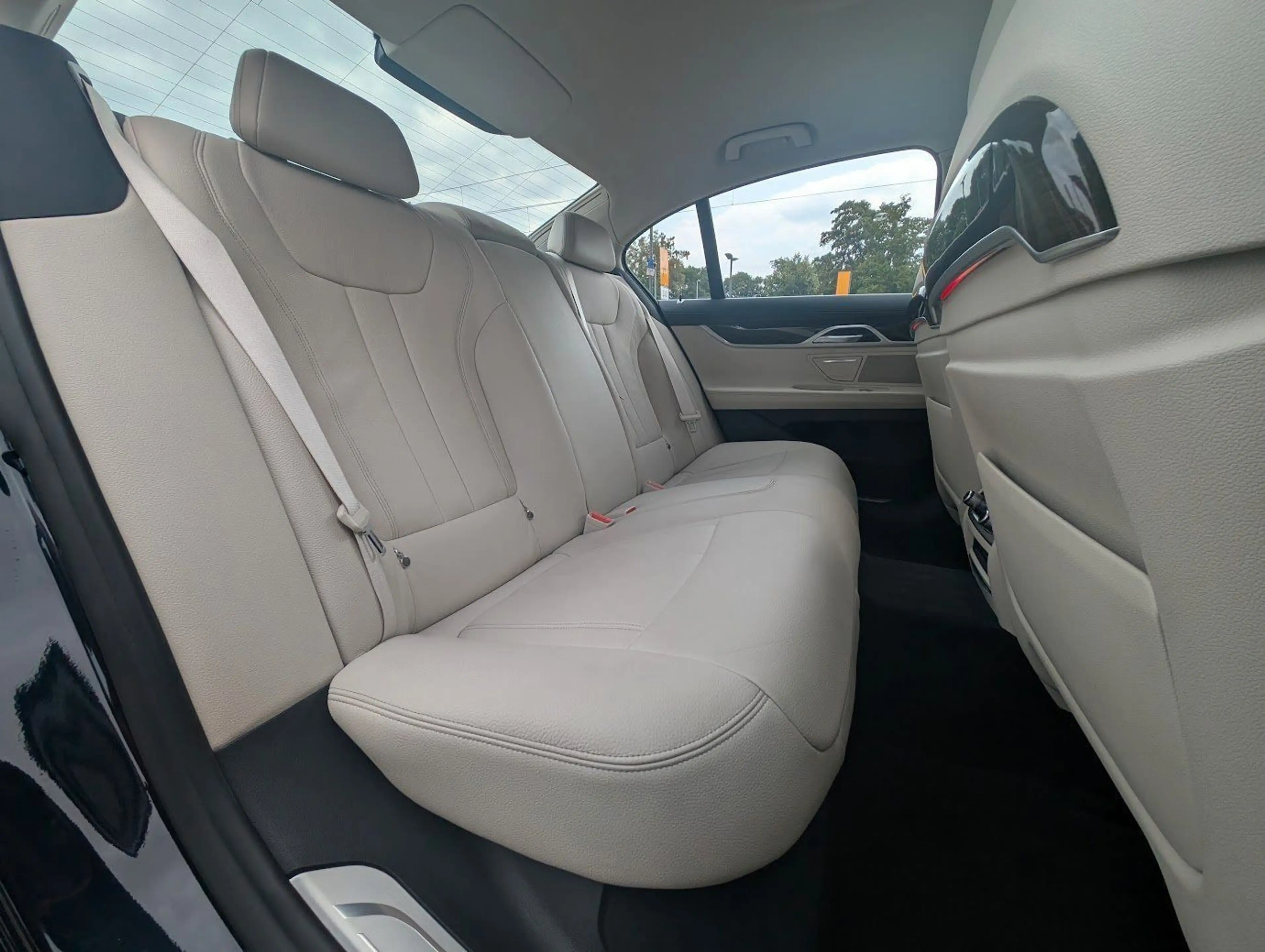 BMW 725 d G11 Massage. Kamera. NAVI. 4-Zonen-Klima — photo 18