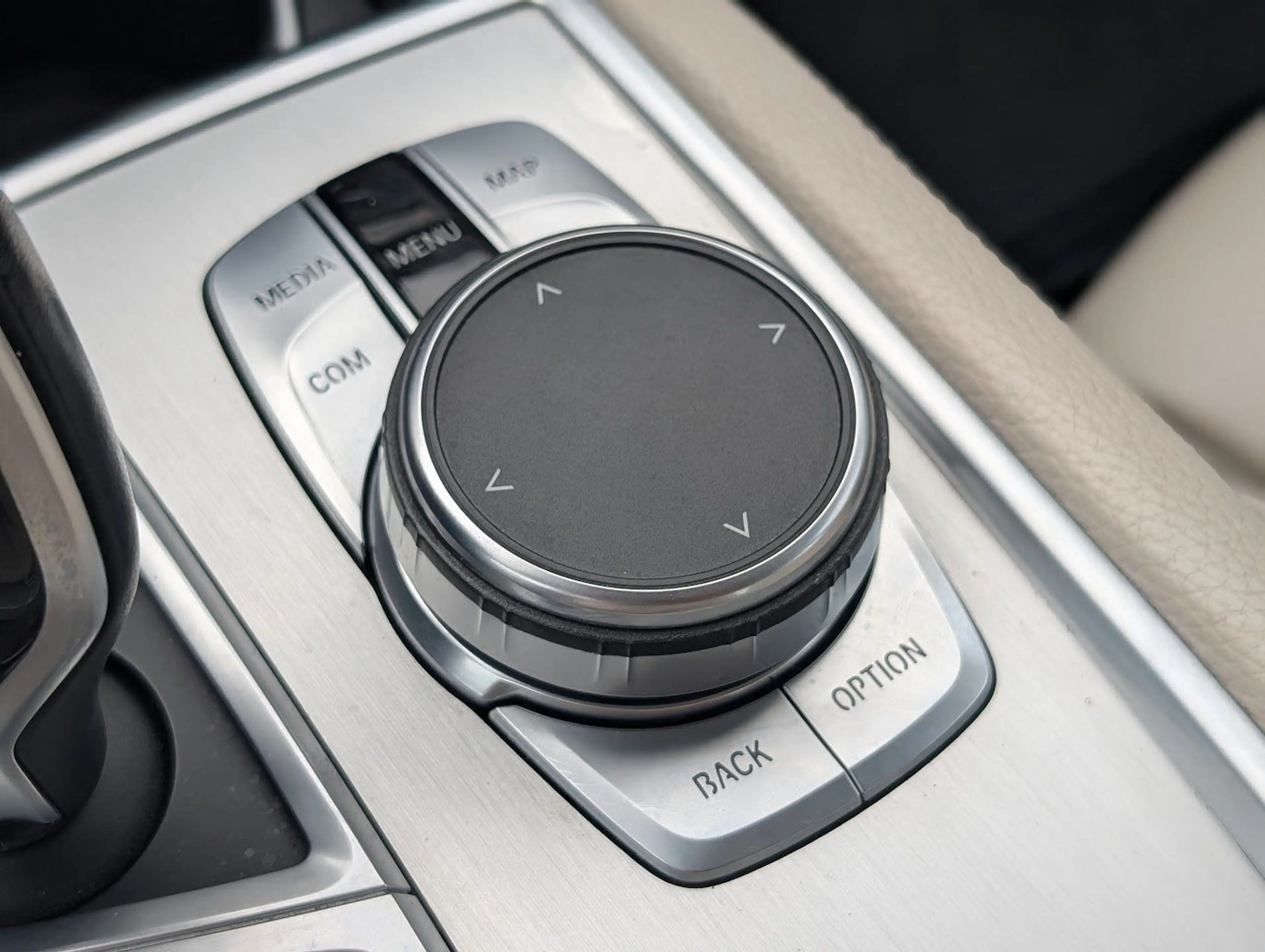 BMW 725 d G11 Massage. Kamera. NAVI. 4-Zonen-Klima — photo 41