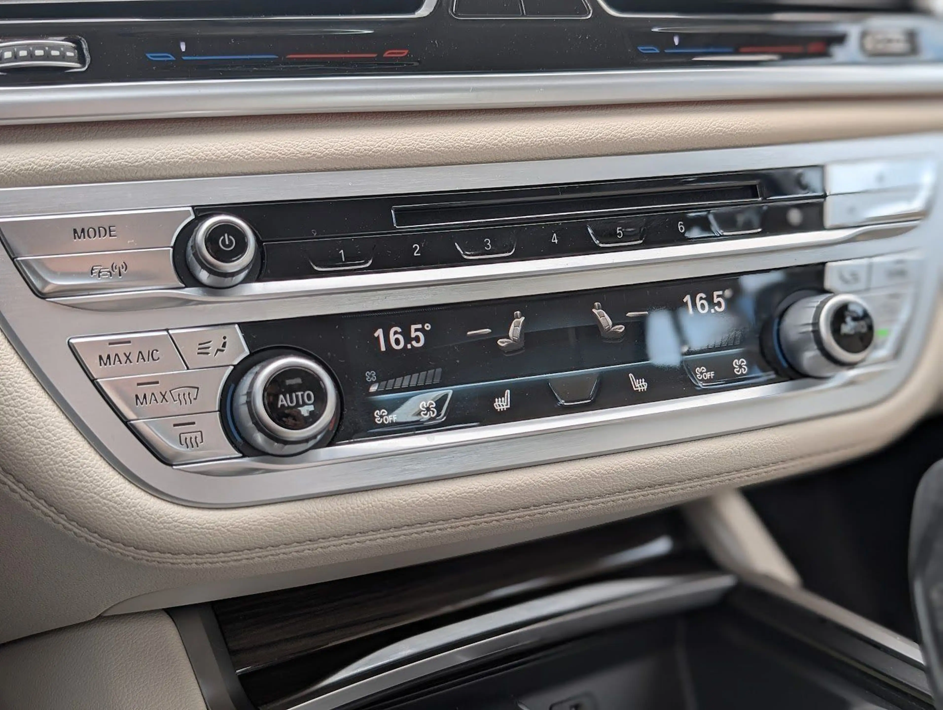 BMW 725 d G11 Massage. Kamera. NAVI. 4-Zonen-Klima — photo 40