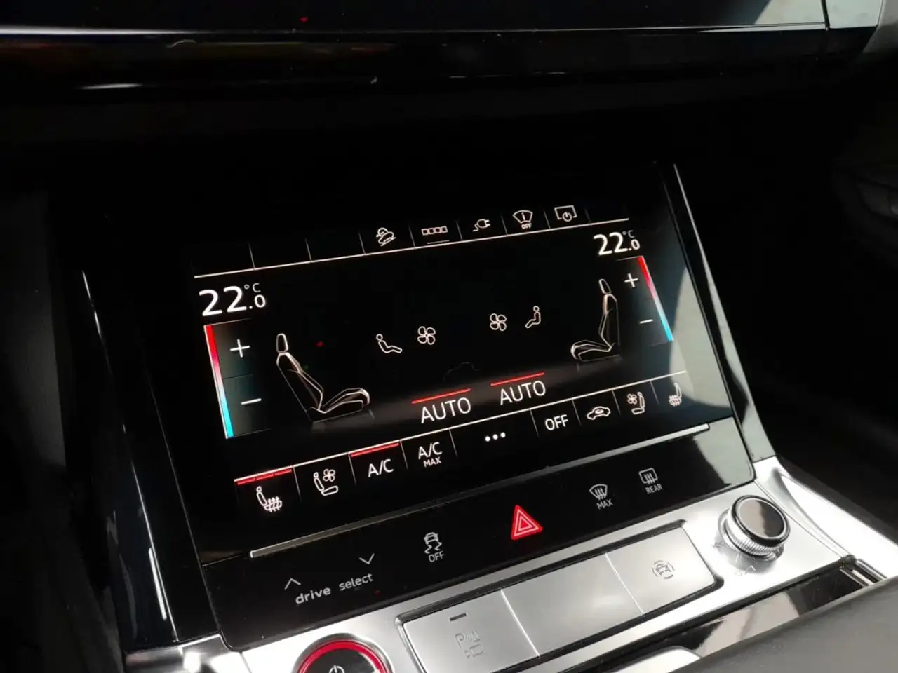 Audi e-tron "S" SB QUATTRO 95 S-LINE BLACK *NP: - / LEDER MIT SITZBELÜFTUNG / MATRIX-LED, миниатюра 7