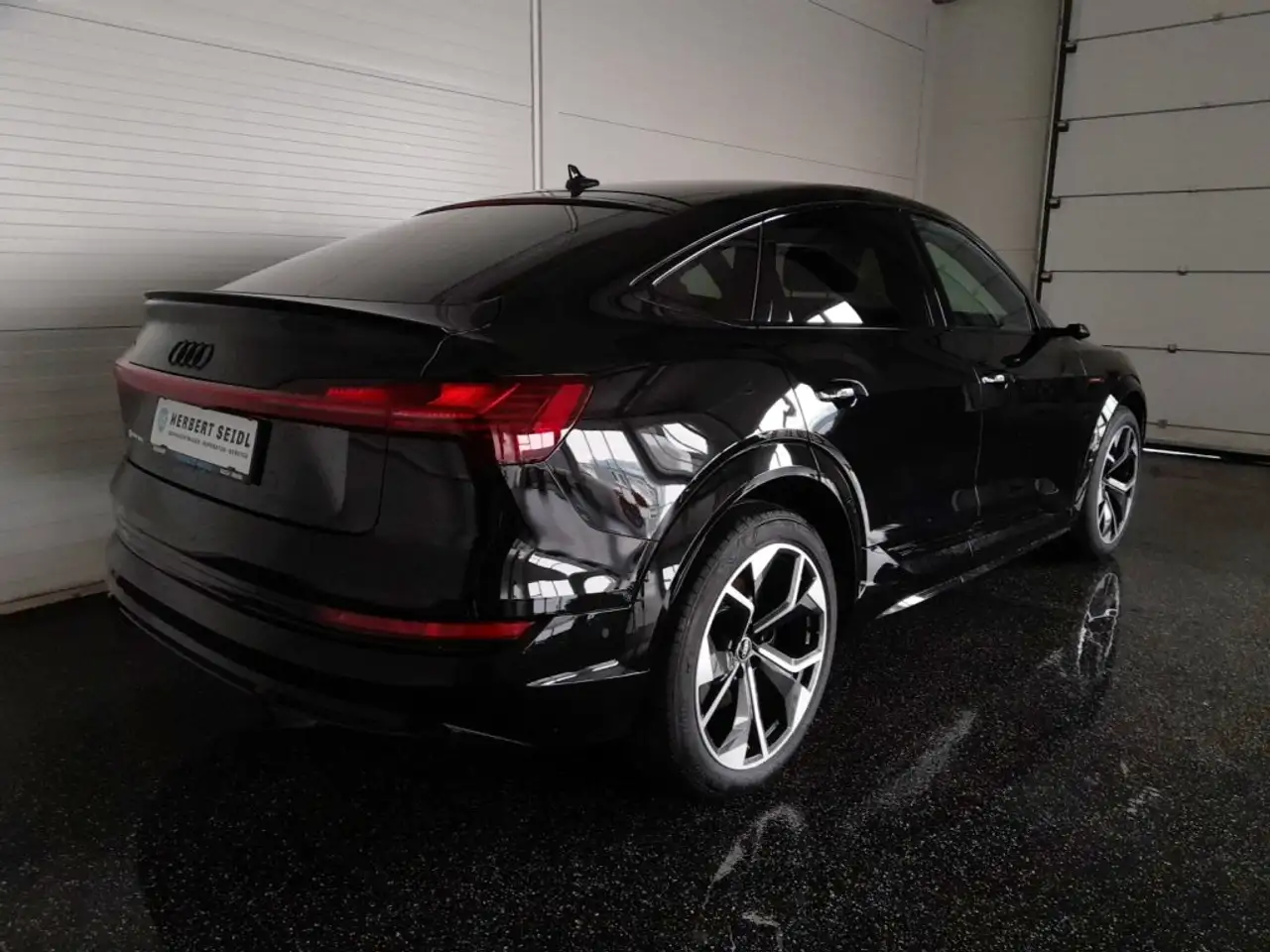 Audi e-tron "S" SB QUATTRO 95 S-LINE BLACK *NP: - / LEDER MIT SITZBELÜFTUNG / MATRIX-LED, миниатюра 2