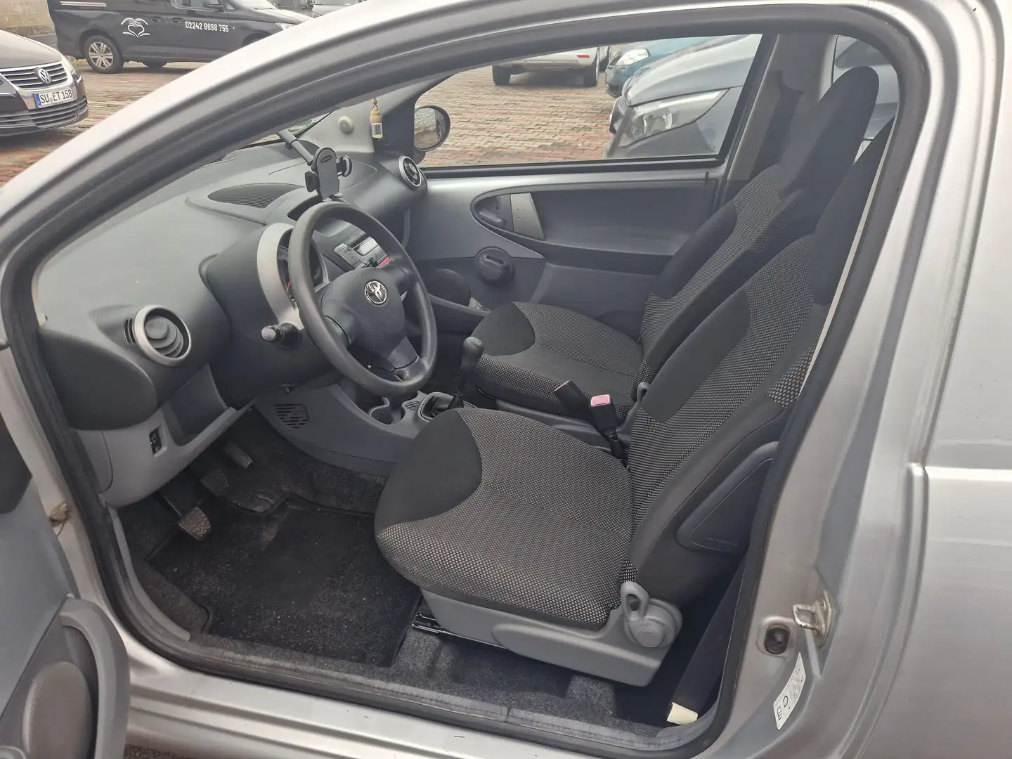 Toyota Aygo City Grijs - 2