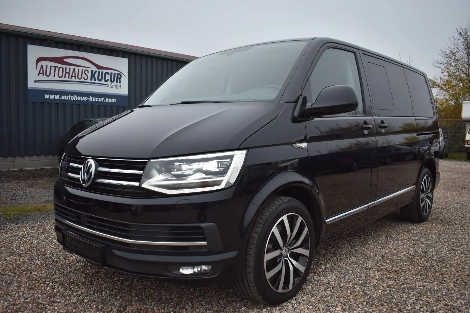 Volkswagen T6 Multivan Highline 4Motion DYNAUDIO 1 Hand ACC Schwarz - 1