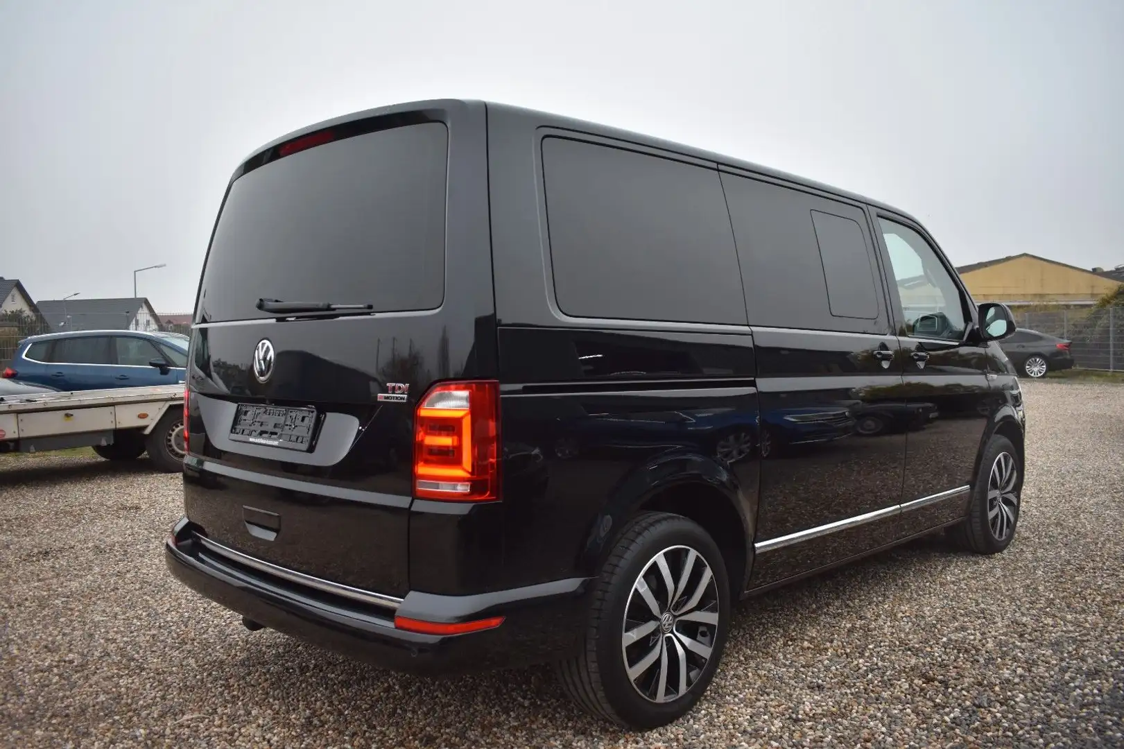 Volkswagen T6 Multivan Highline 4Motion DYNAUDIO 1 Hand ACC Schwarz - 2