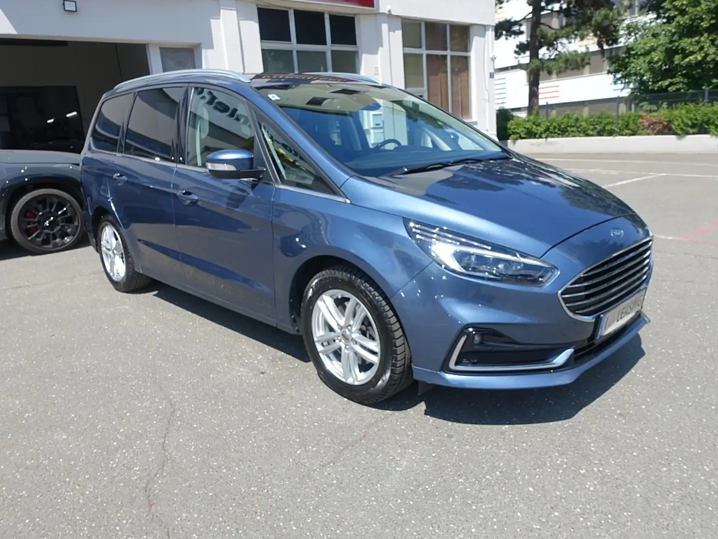 Ford Galaxy 2,0 EcoBlue SCR Titanium Aut. Blau - 2