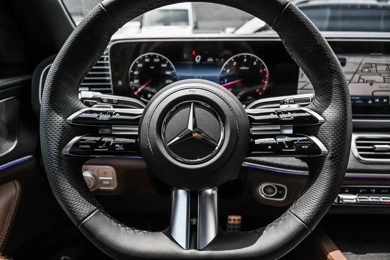 Mercedes-Benz GLS снимка Mercedes-Benz GLS