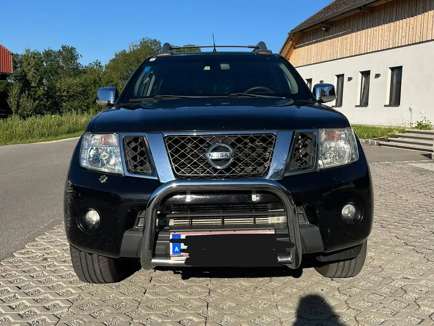Nissan Navara V6 D40 Schwarz - 1