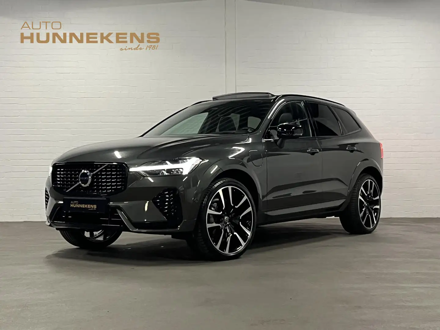 Volvo XC60 2.0 T6 Plug-in hybrid AWD R-Design Open dak | Head Grijs - 1