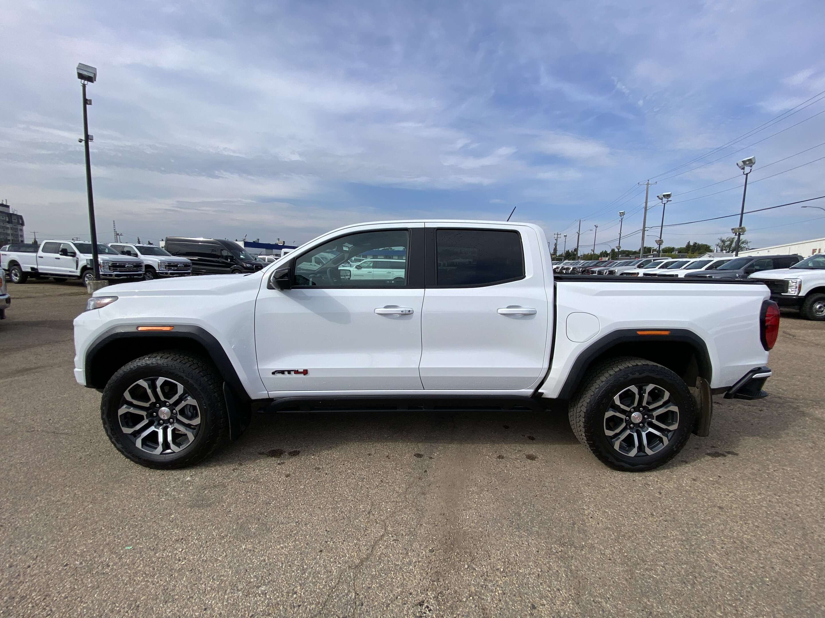 2024 GMC Canyon AT4 Crew Cab | SunRoof | Rear Cam | Climatized Sea — снимка 1