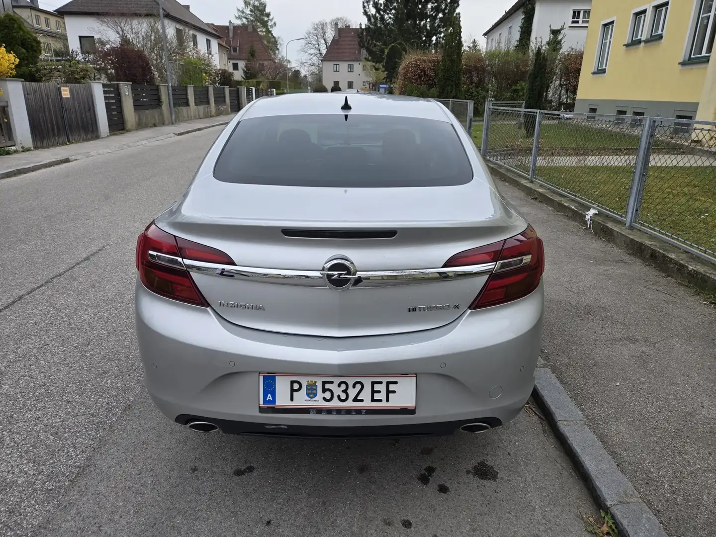 Opel Insignia Innovation 4x4 Grau - 2