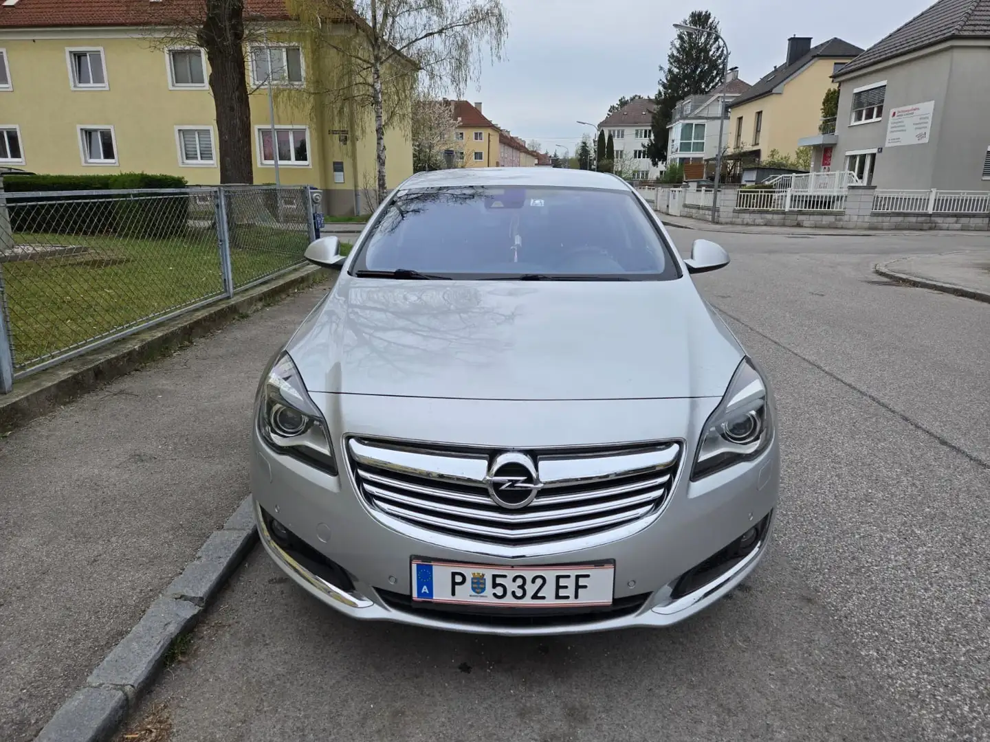 Opel Insignia Innovation 4x4 Grau - 1
