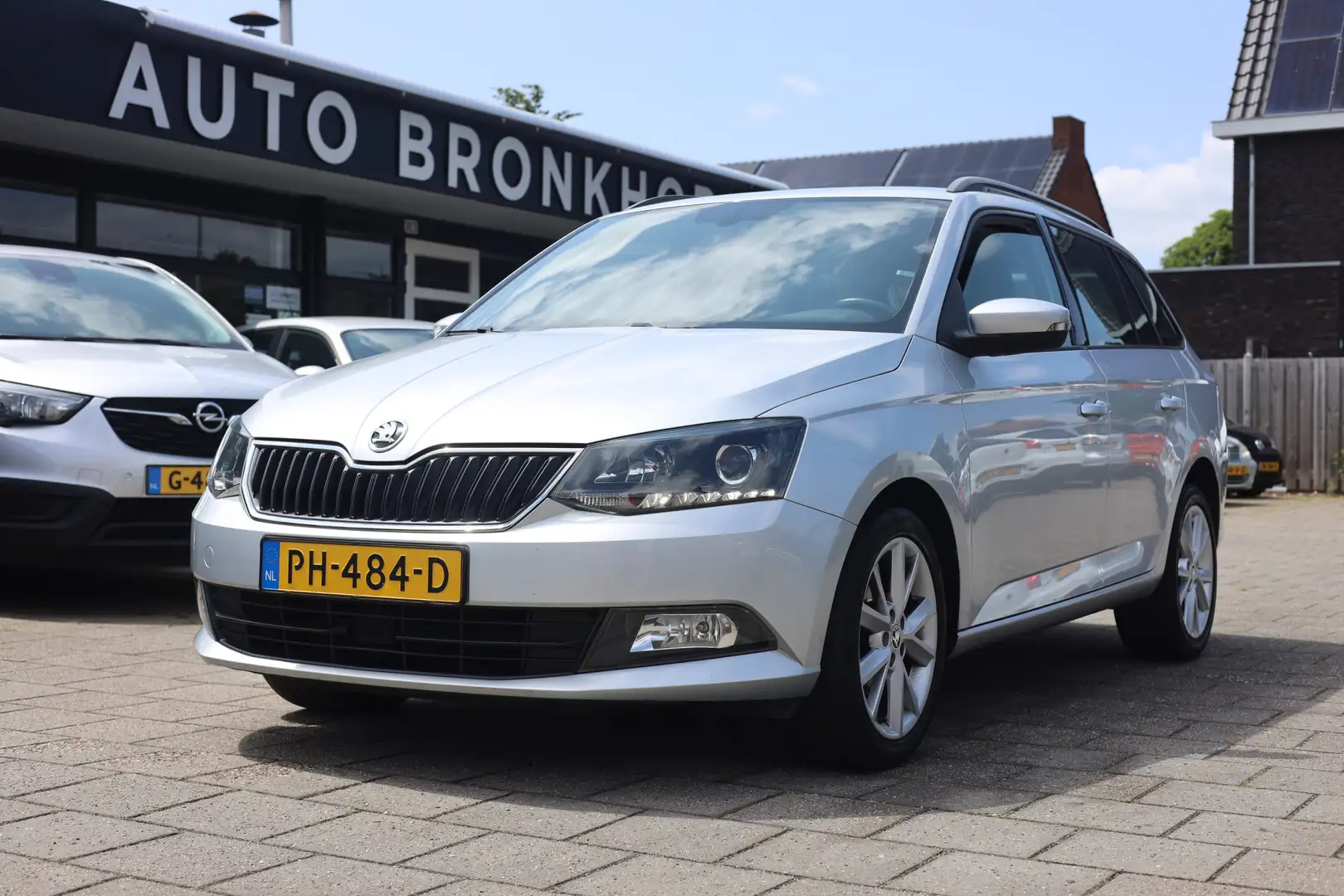 Skoda Fabia Combi 1.2 TSI STYLE | LED | CLIMA | CRUISE | PDC Grijs - 1