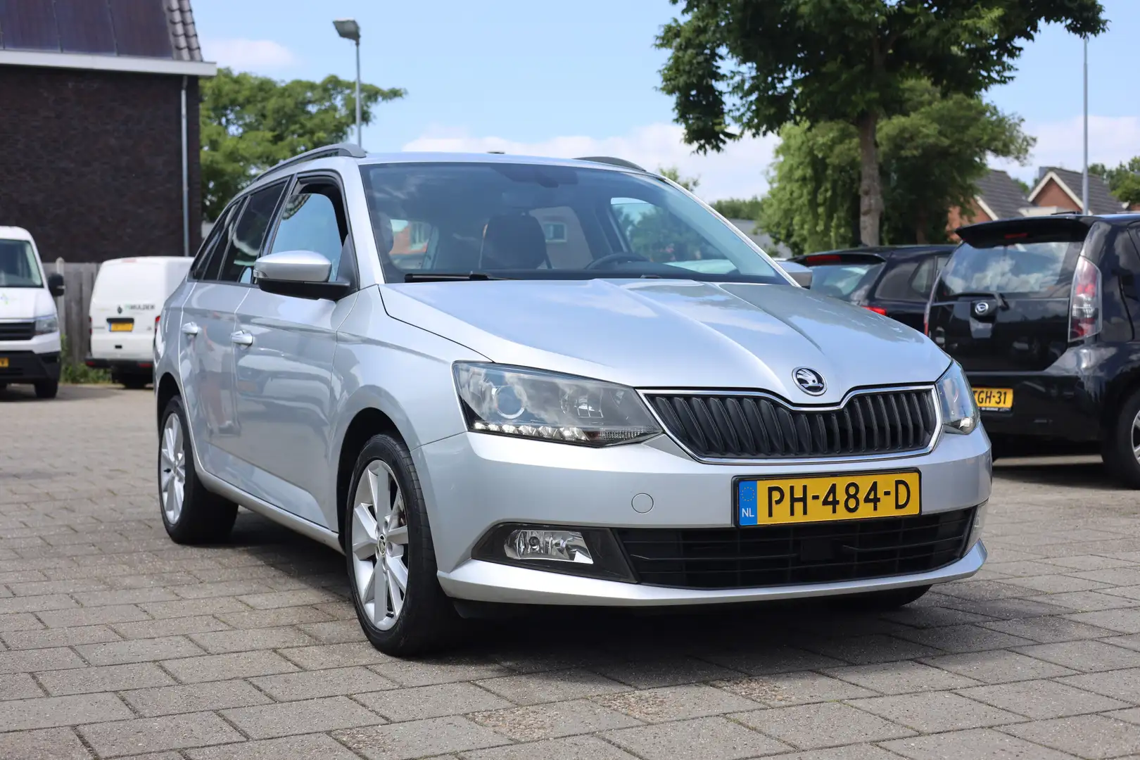 Skoda Fabia Combi 1.2 TSI STYLE | LED | CLIMA | CRUISE | PDC Grijs - 2
