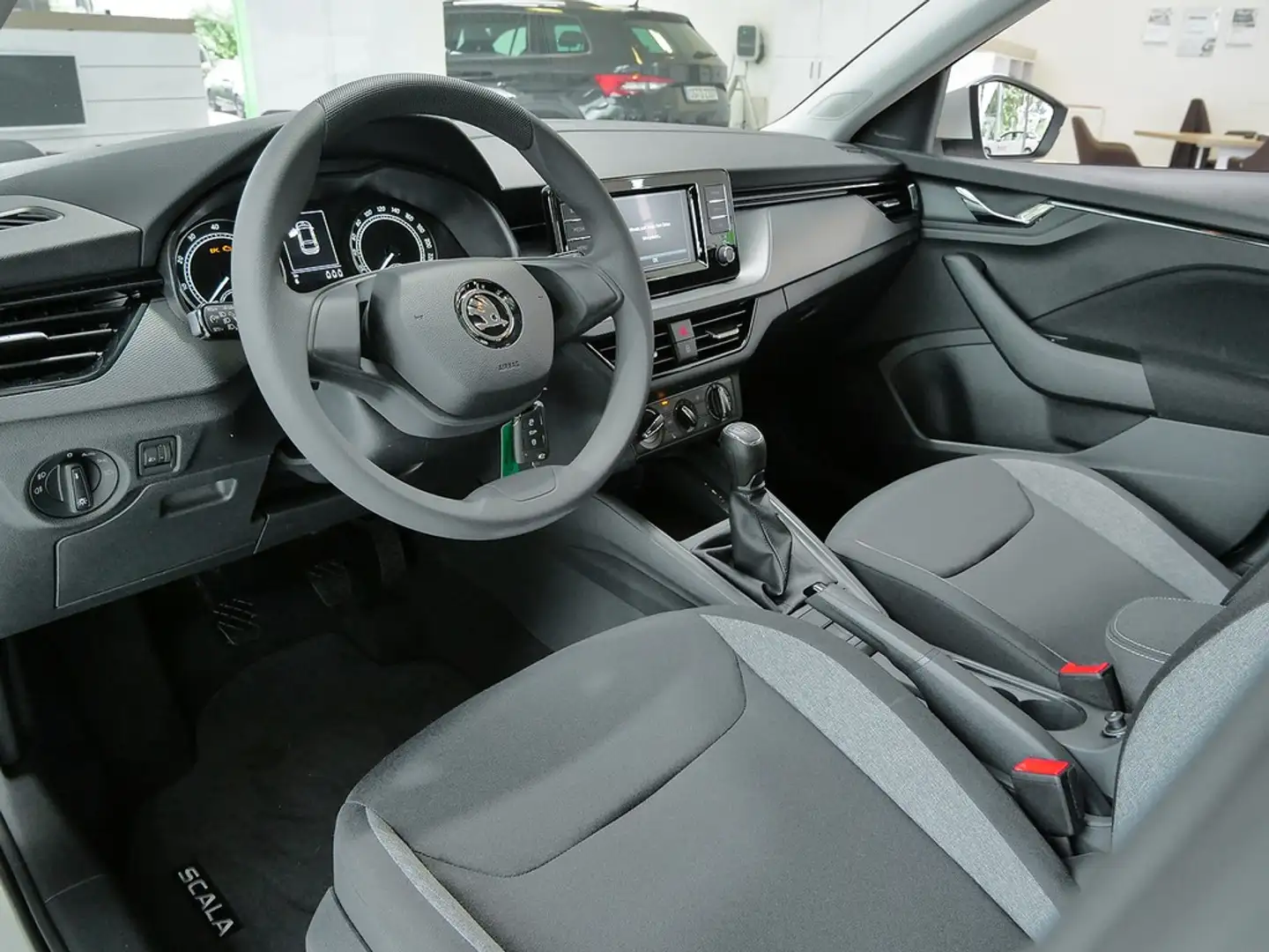 Skoda Scala Cool Plus 1.0 TSI Klima Weiß - 2