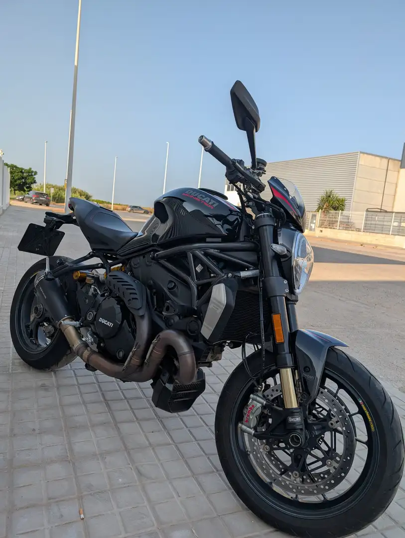 Ducati Monster 1200 R Fekete - 1
