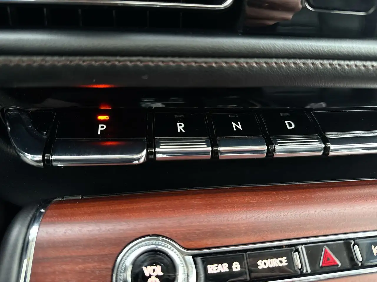 Lincoln Aviator снимка Lincoln Aviator