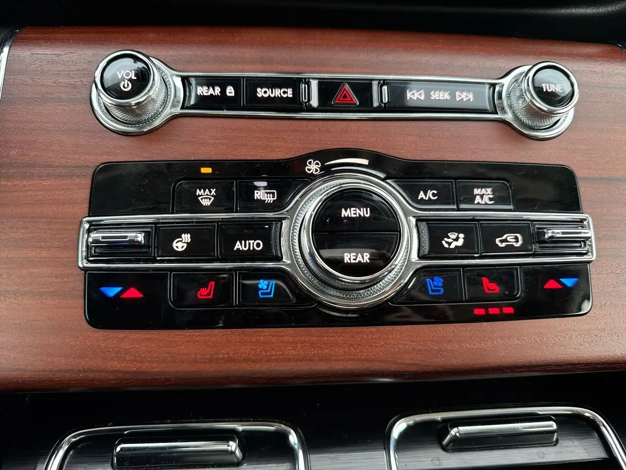 Lincoln Aviator снимка Lincoln Aviator