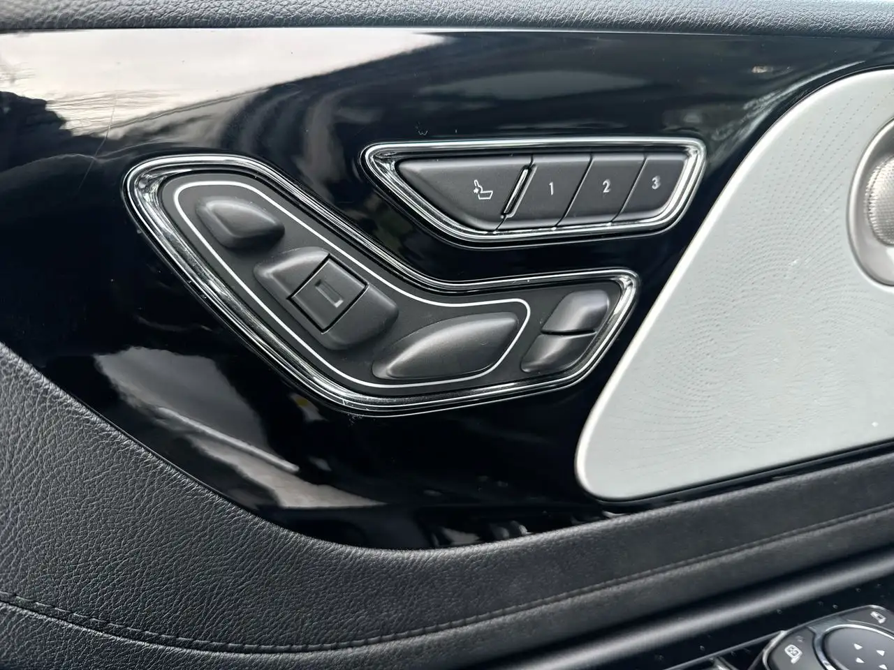 Lincoln Aviator снимка Lincoln Aviator