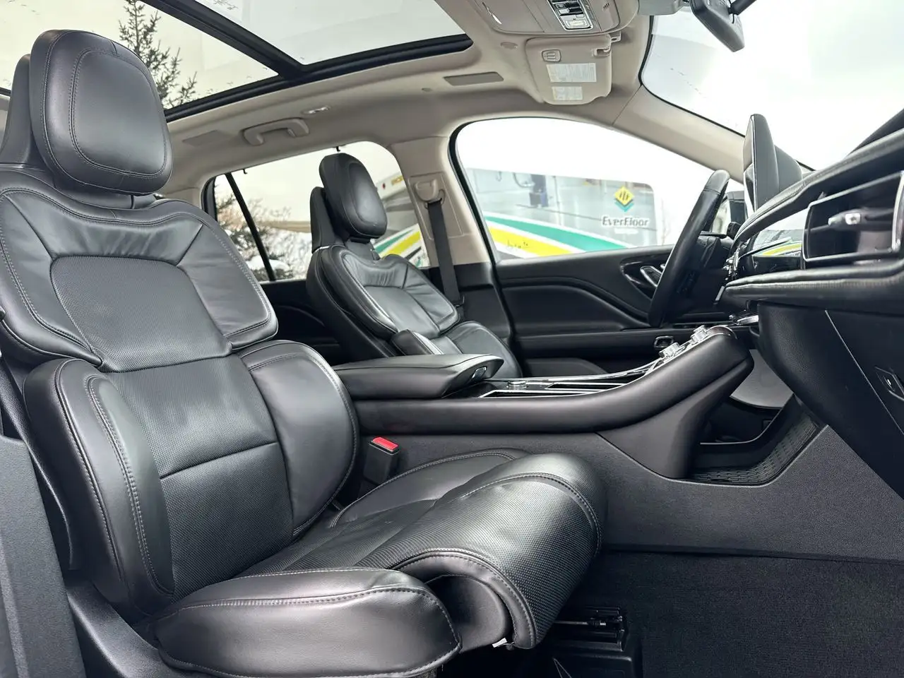 Lincoln Aviator снимка Lincoln Aviator