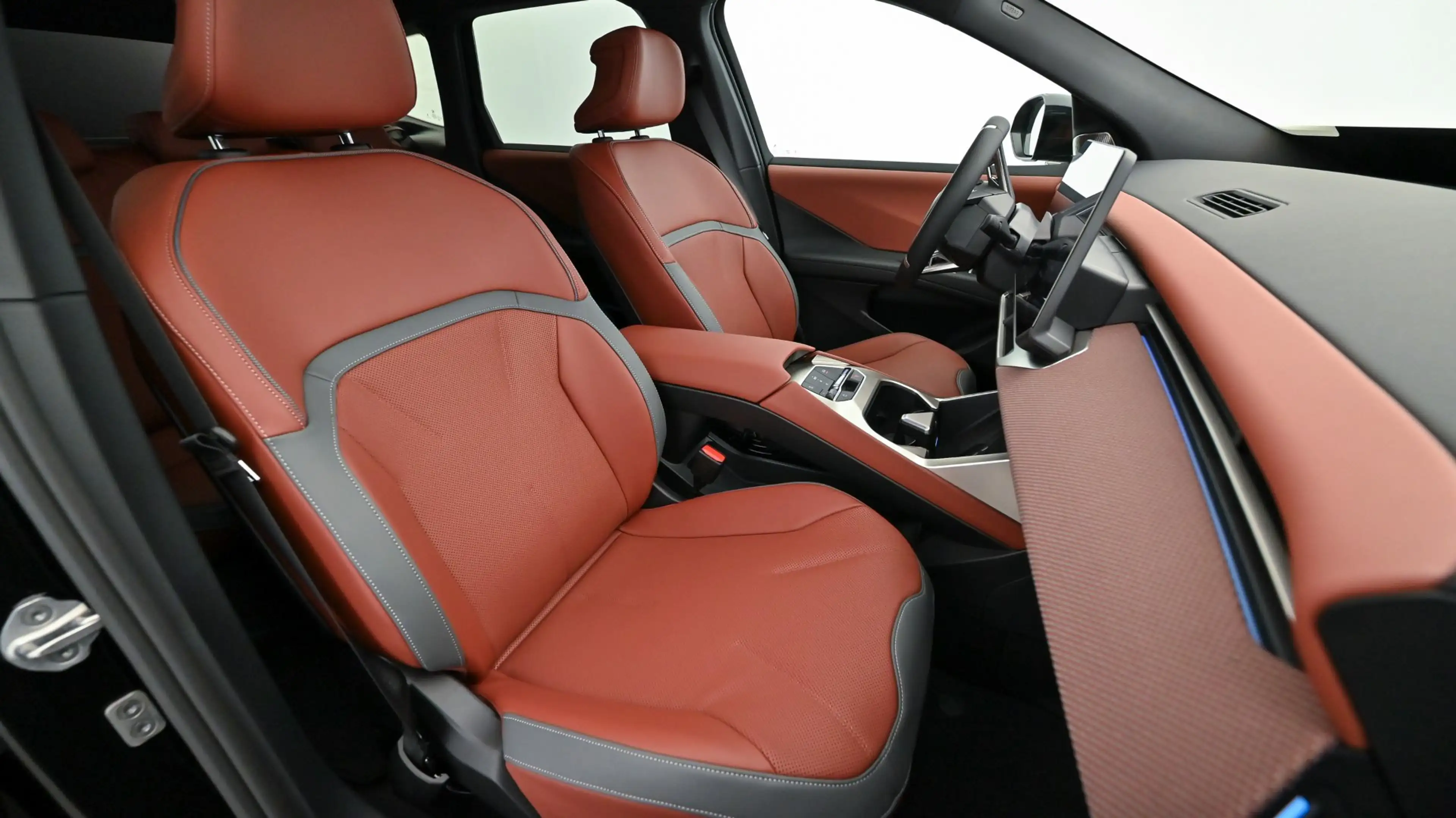BMW iX3 50 xDrive — photo 10