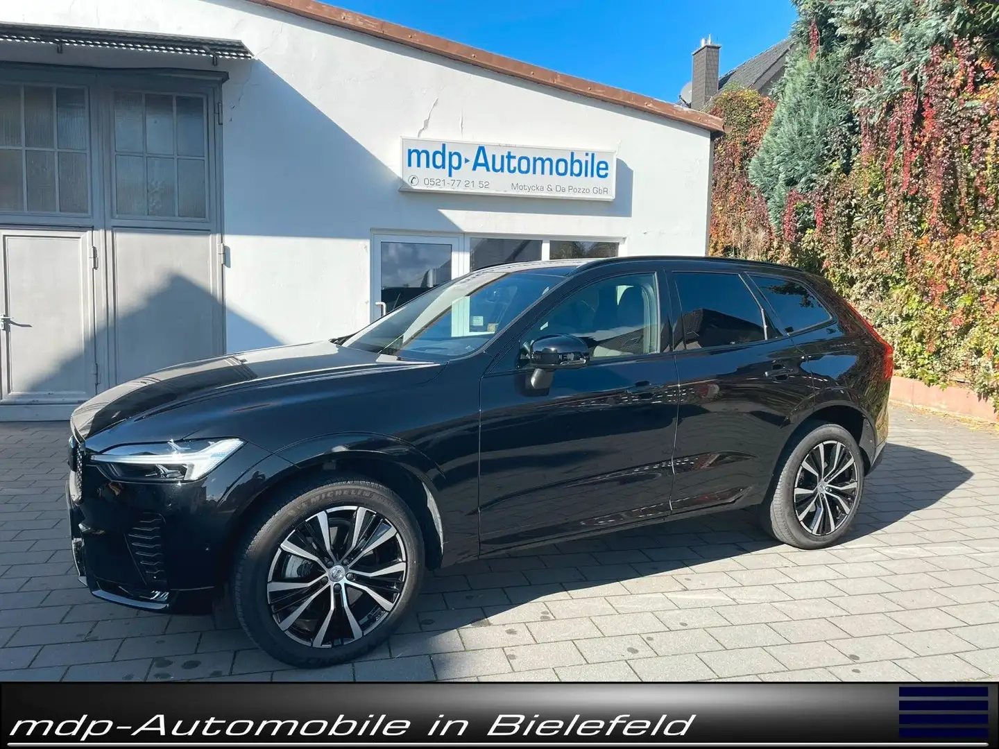 Volvo XC60 *ULTIMATE DARK*AWD*AHK*LUFT*PANO*HuD* STHZ* Schwarz - 2