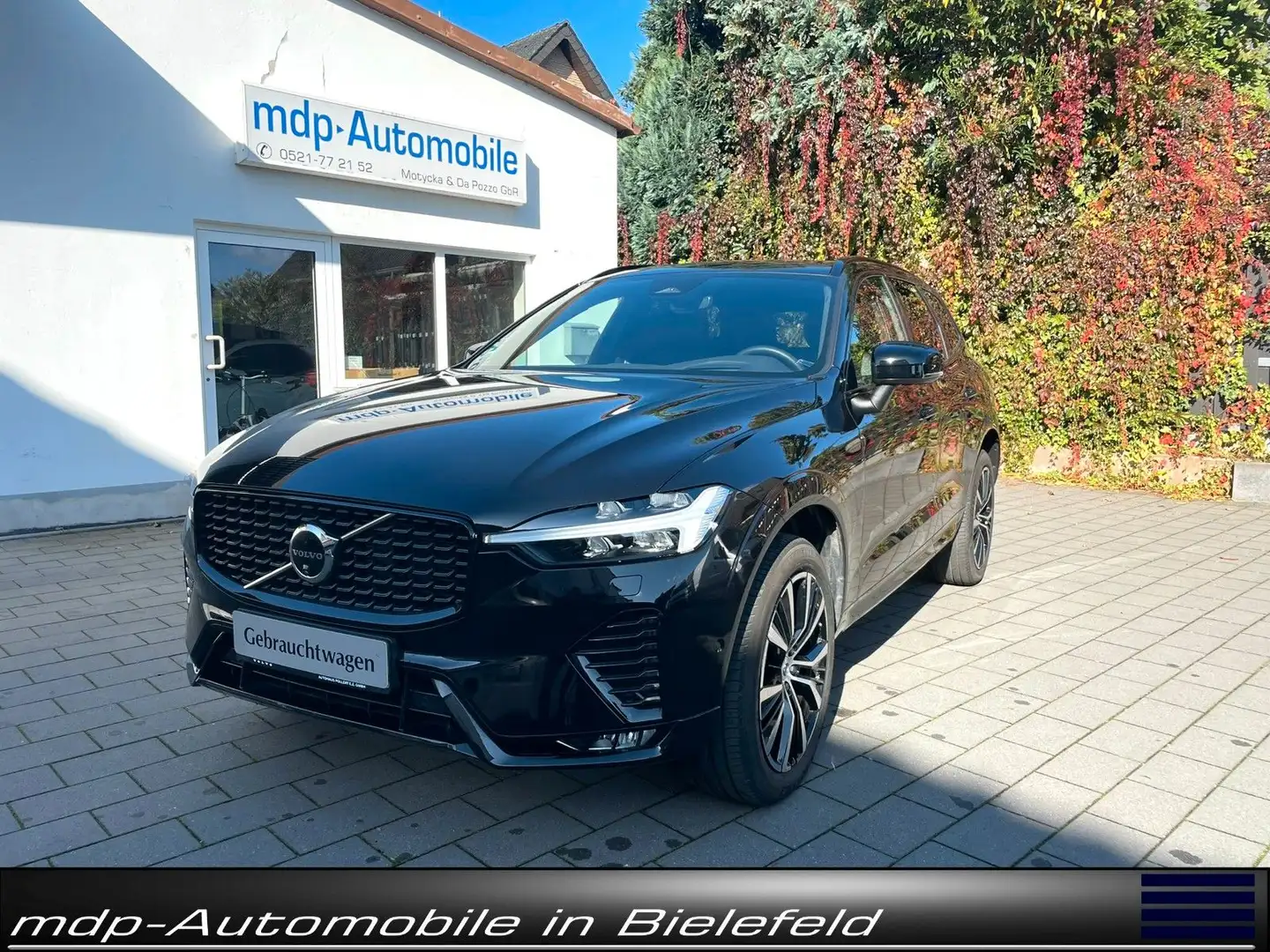 Volvo XC60 *ULTIMATE DARK*AWD*AHK*LUFT*PANO*HuD* STHZ* Schwarz - 1
