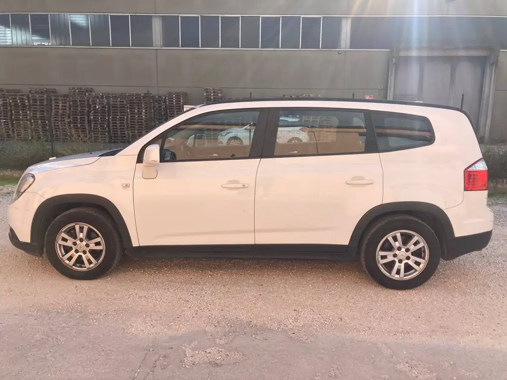 Chevrolet Orlando 2011 из Европы — купить под ключ