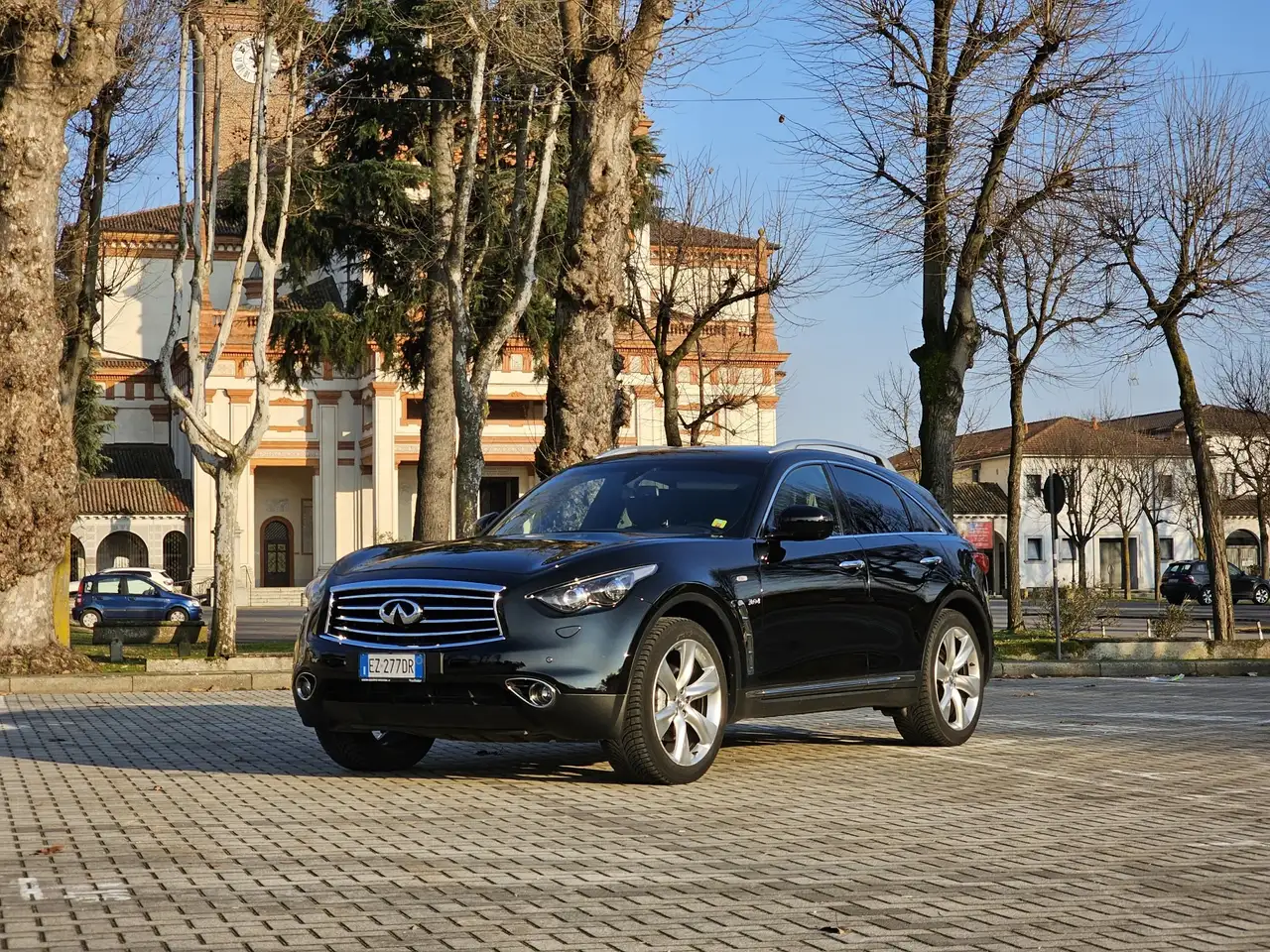 Infiniti Q70