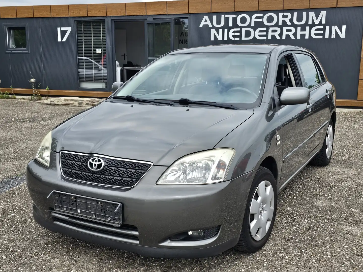Toyota Corolla 1.4 VVT-i Sol /Compact LIMOUSINE + Klima Grau - 1