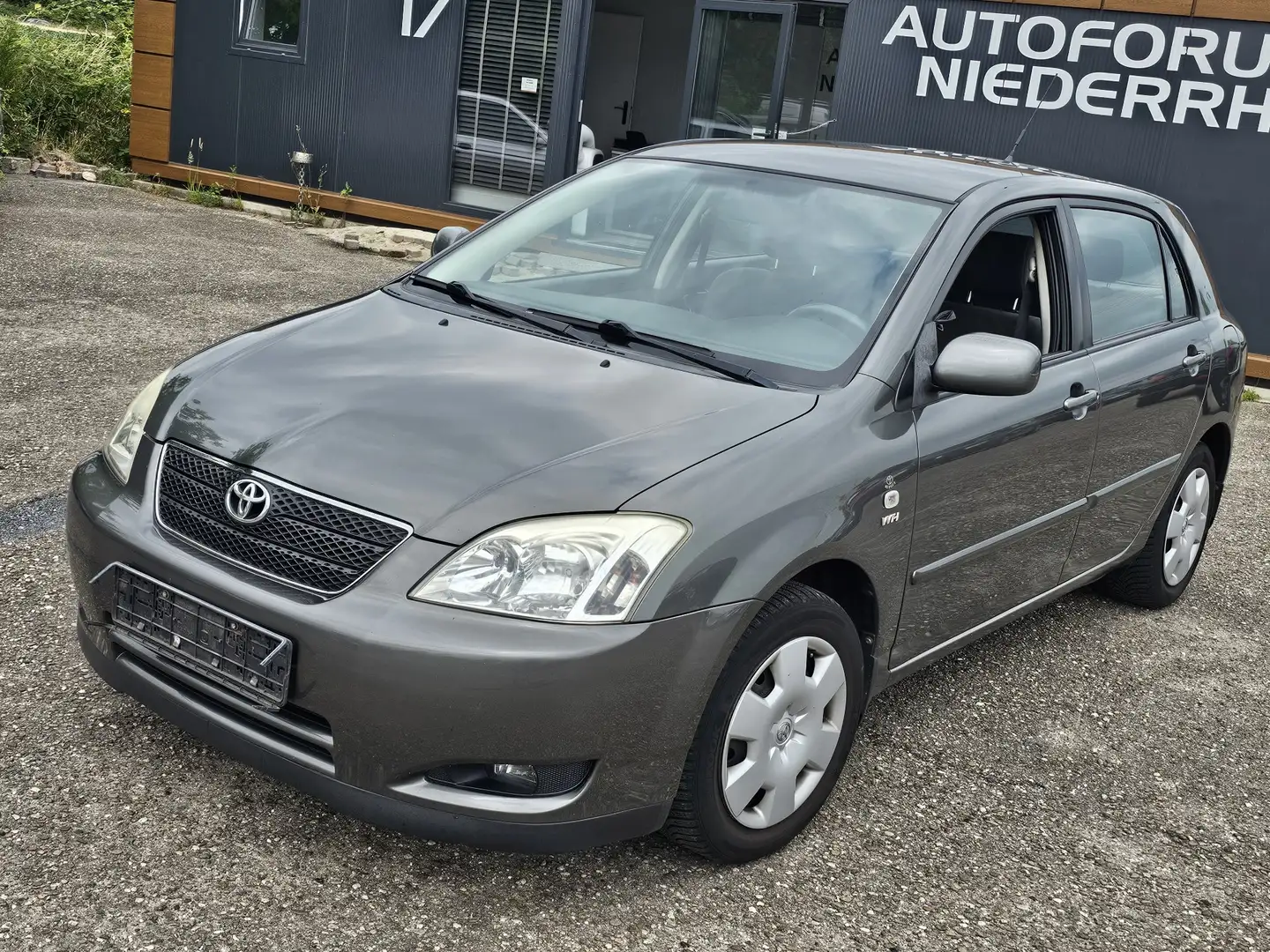 Toyota Corolla 1.4 VVT-i Sol /Compact LIMOUSINE + Klima Grau - 2